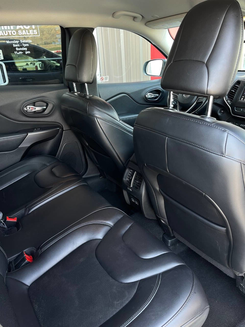 Used 2021 Jeep Cherokee Latitude Plus w/ Mopar Interior Package image 9