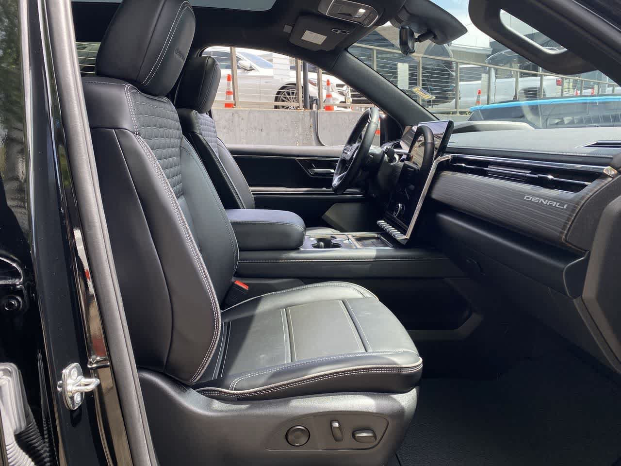 Used 2025 GMC Sierra EV Denali AWD/4WD image 18
