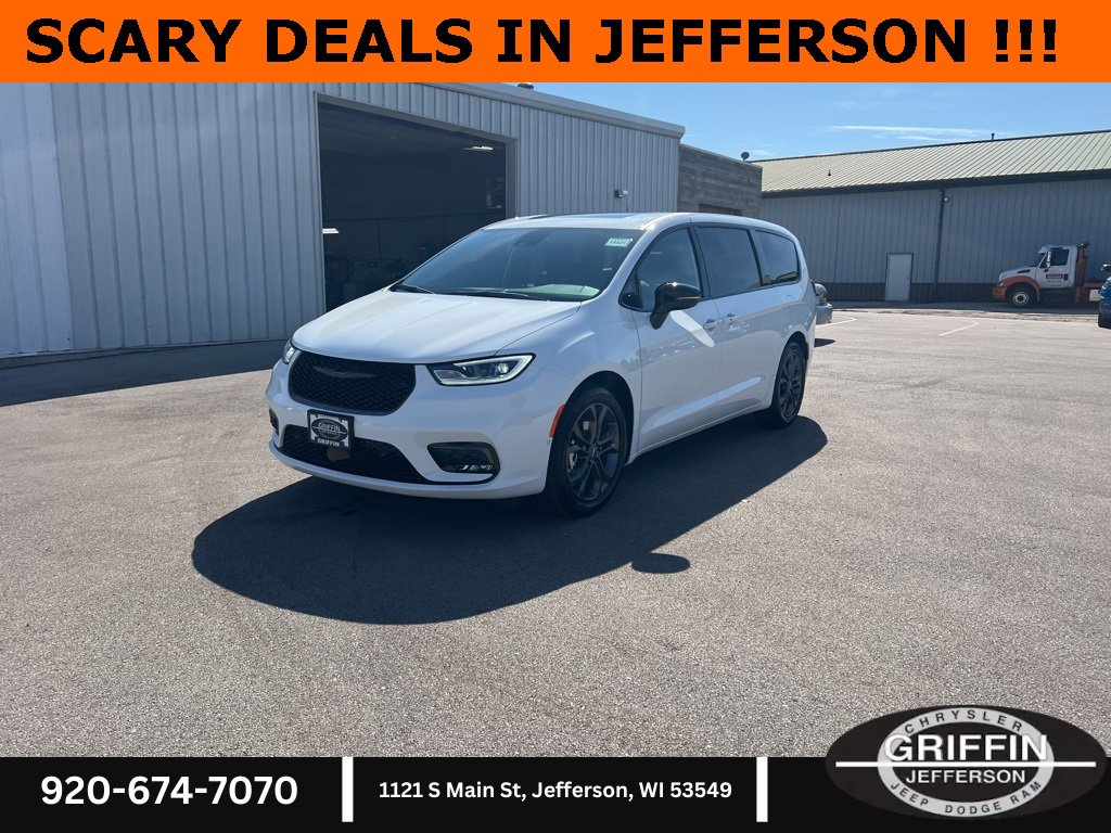 New 2026 Chrysler Pacifica Select image 3