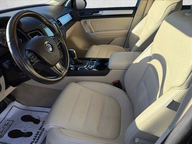 Used 2016 Volkswagen Touareg Sport AWD/4WD image 10