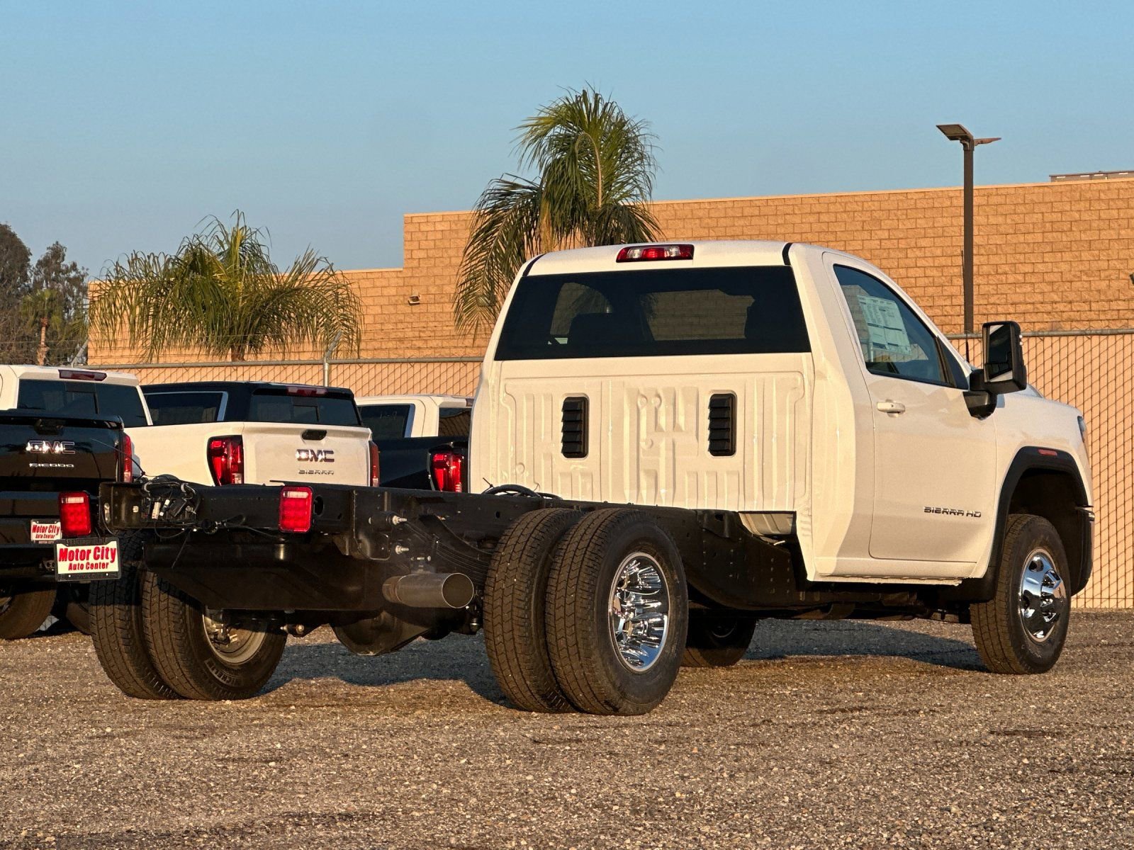 New 2026 GMC Sierra 3500 SLE w/ SLE Convenience Package RWD image 4