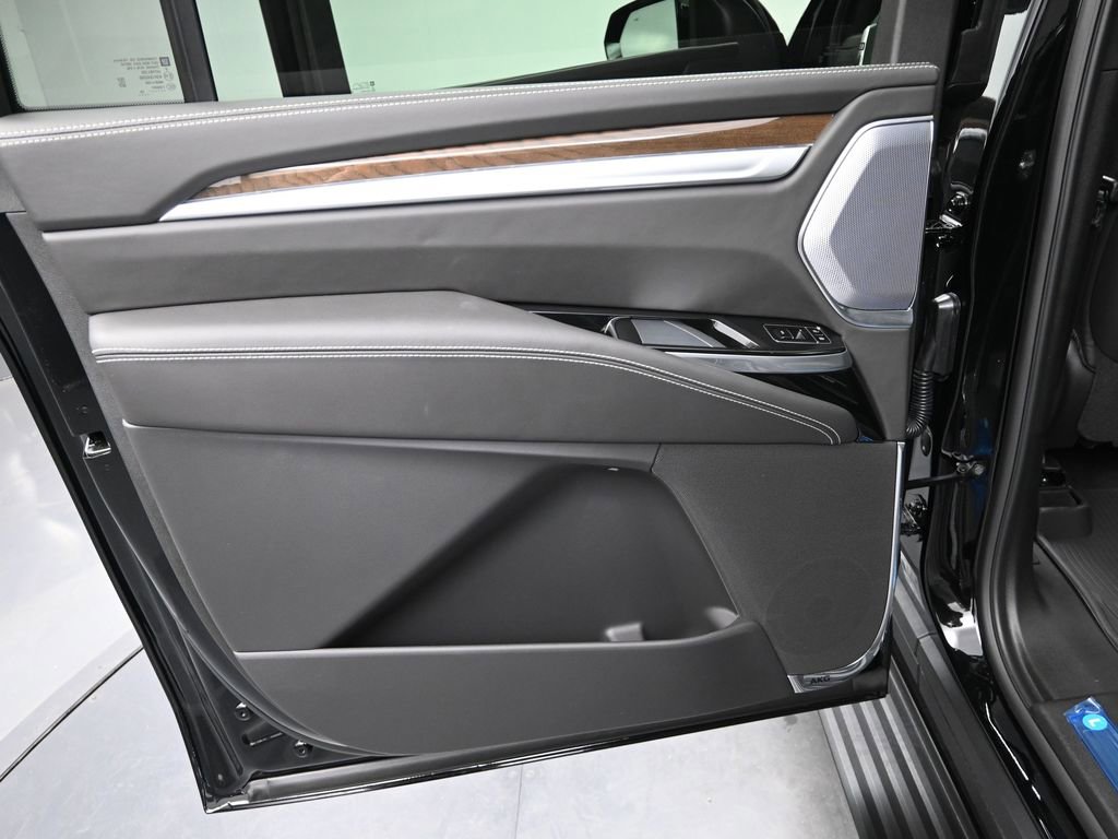 New 2026 Cadillac Escalade ESV Platinum Sport w/ LPO, ONYX Package AWD/4WD image 15