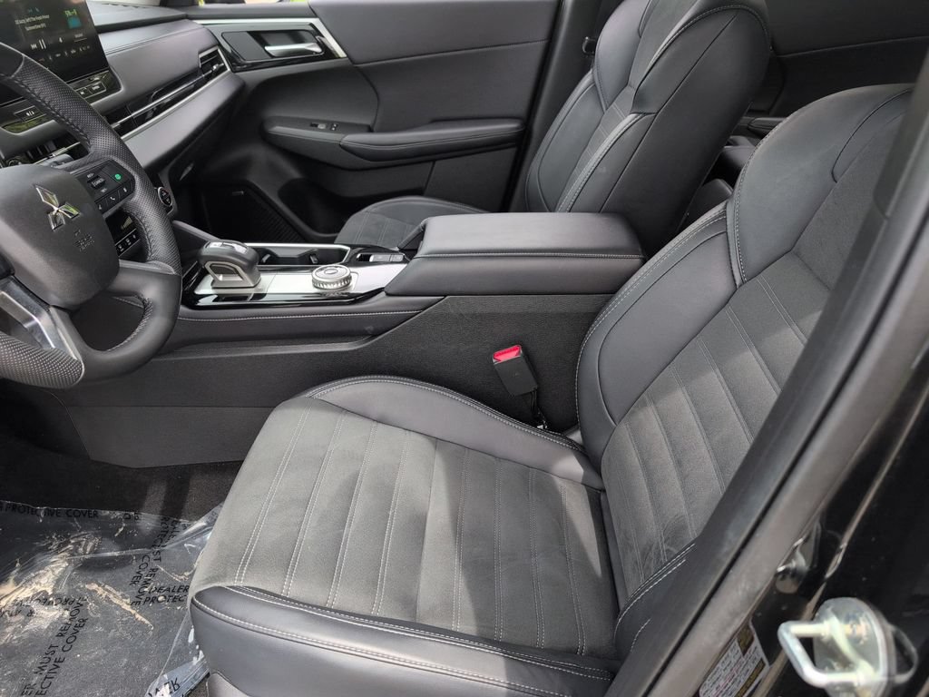 Used 2025 Mitsubishi Outlander SE FWD image 25