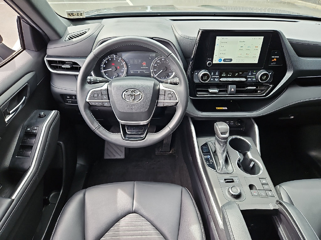 Used 2023 Toyota Highlander XSE AWD/4WD image 11