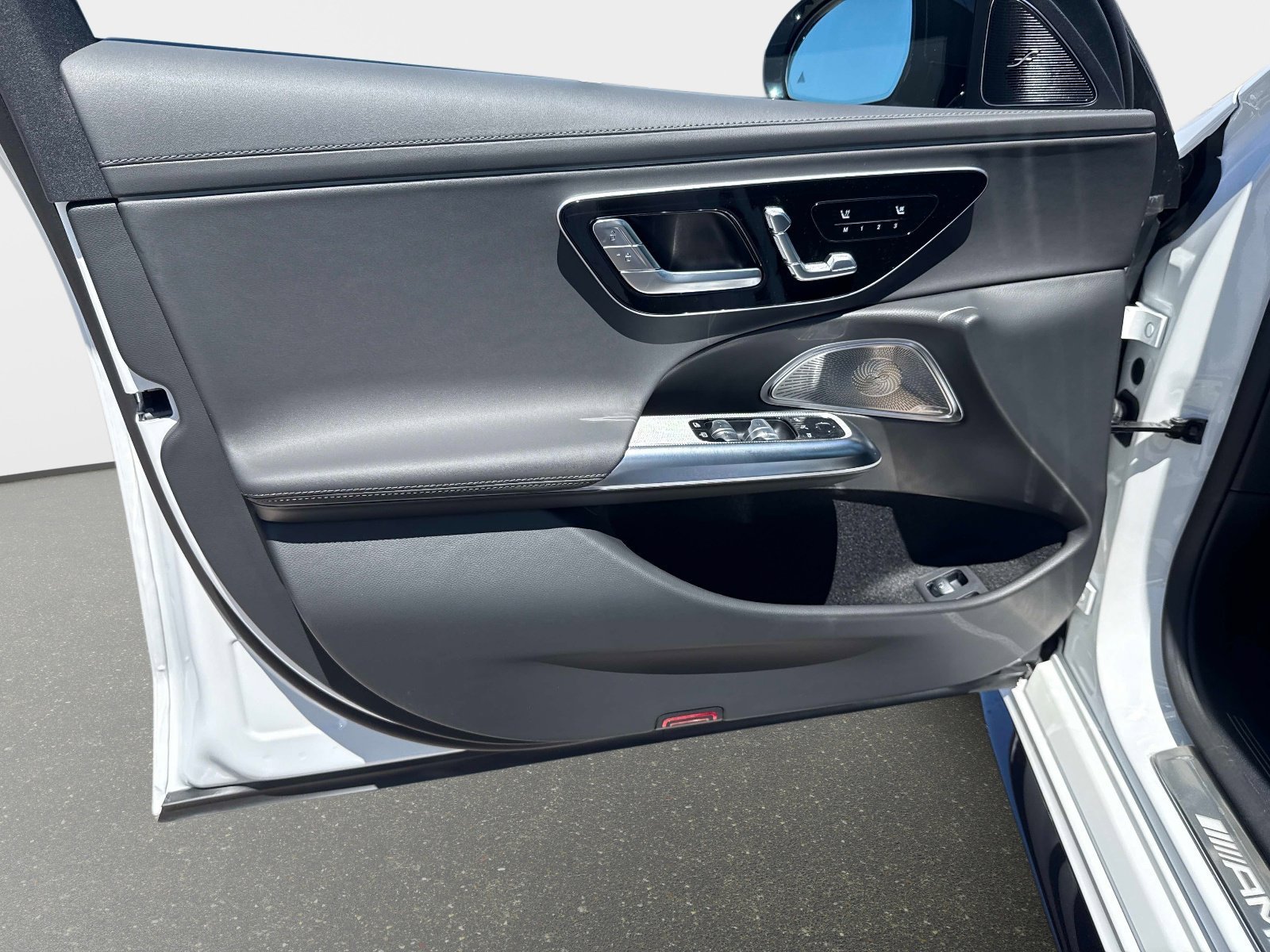 New 2026 Mercedes-Benz E 53 AMG e 4MATIC Sedan image 16