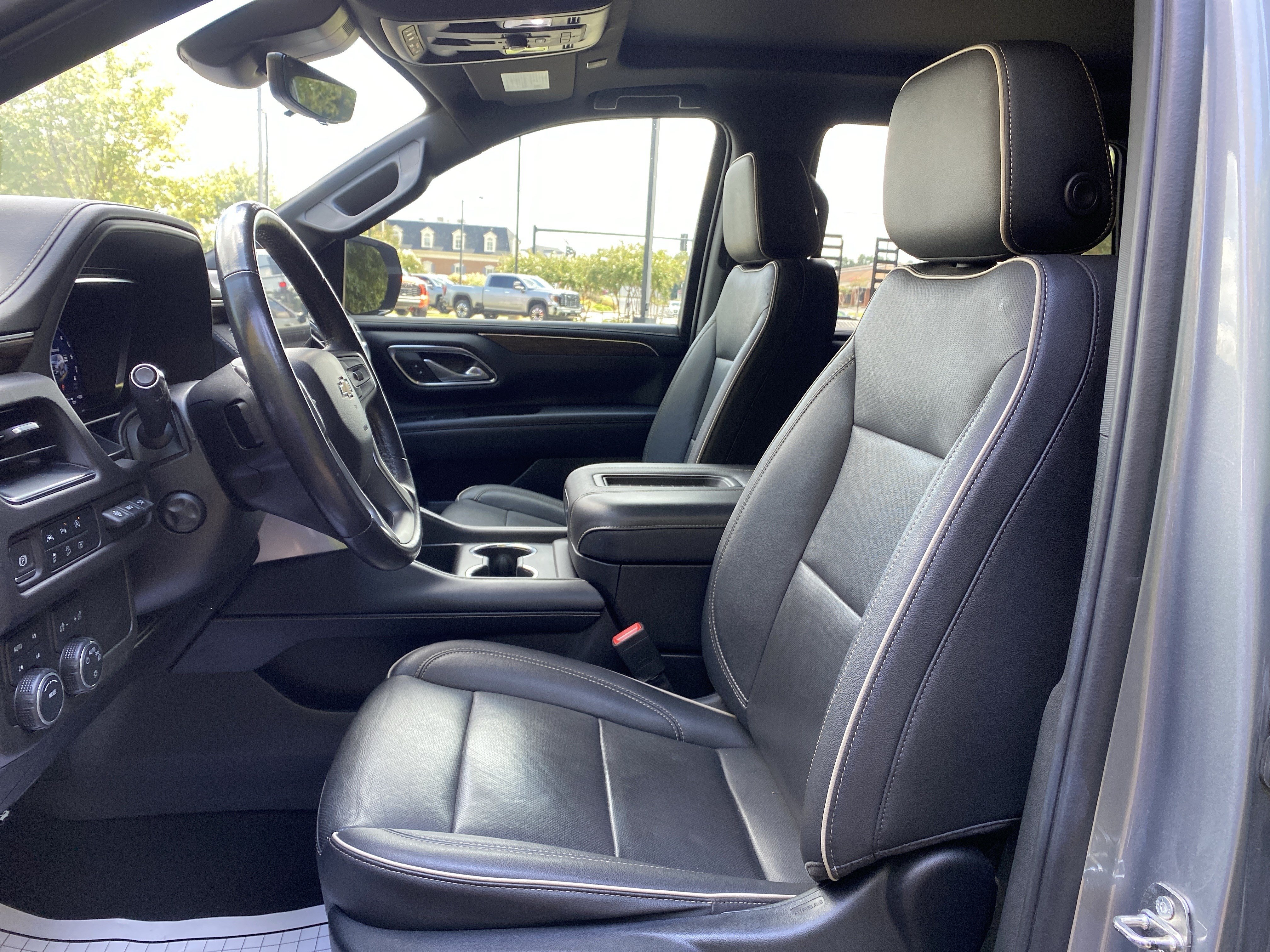 Used 2023 Chevrolet Tahoe Premier AWD/4WD image 16