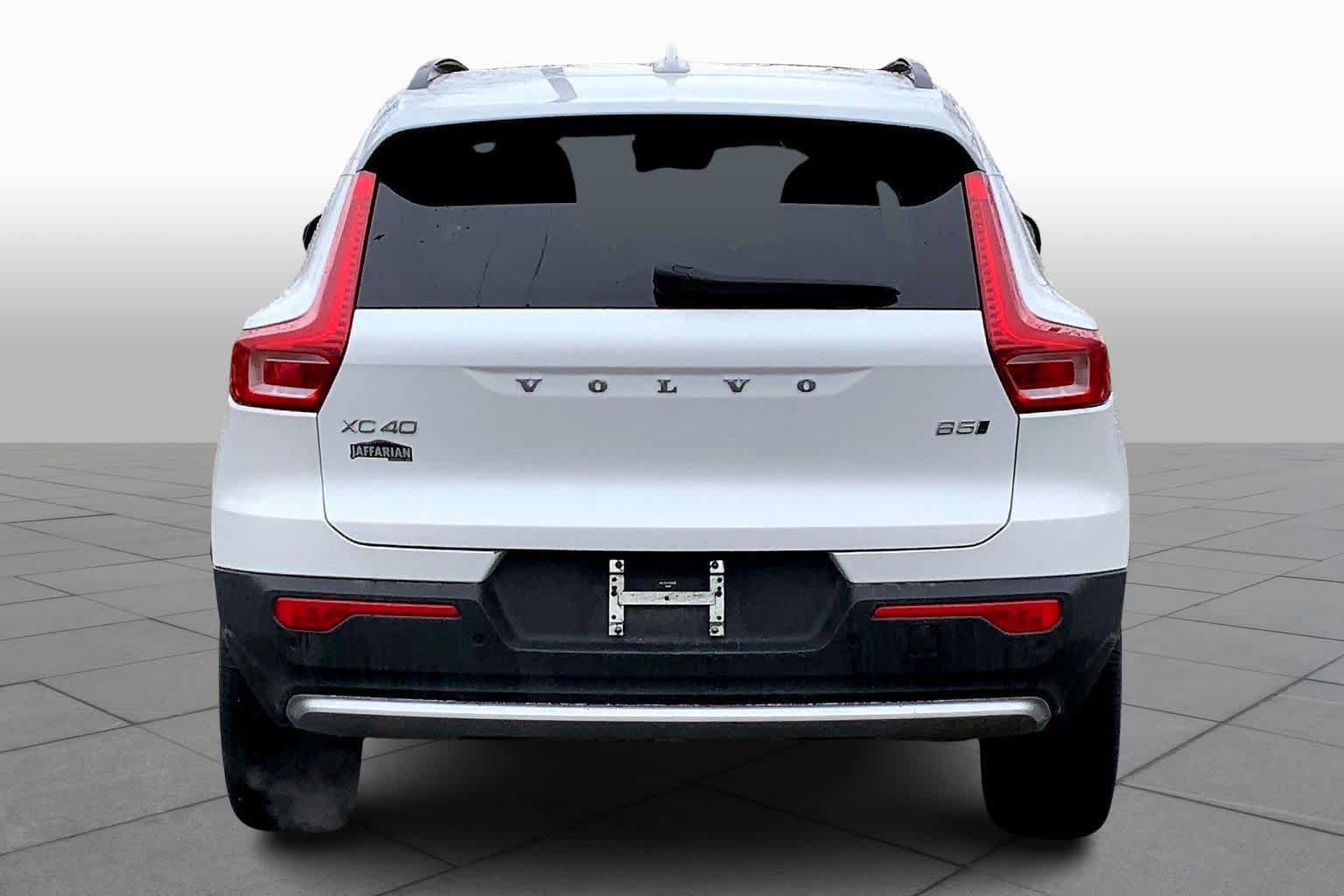 Used 2023 Volvo XC40 B5 Plus w/ Driver Assist Package AWD/4WD image 5
