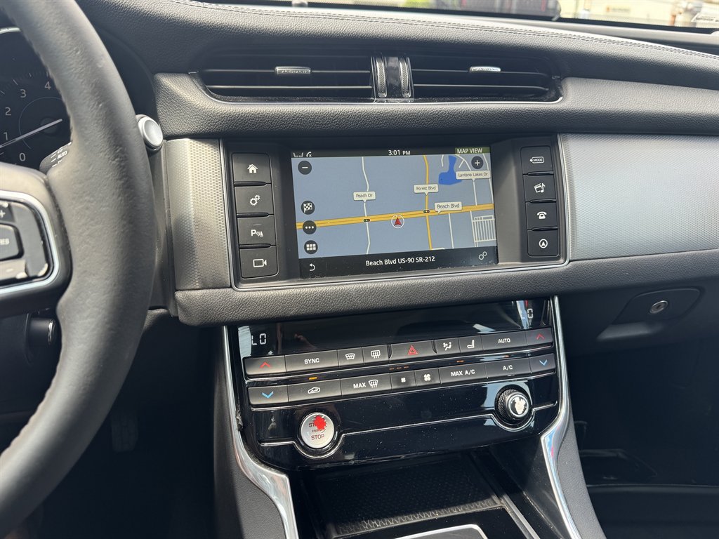 Used 2017 Jaguar XF Premium RWD image 9