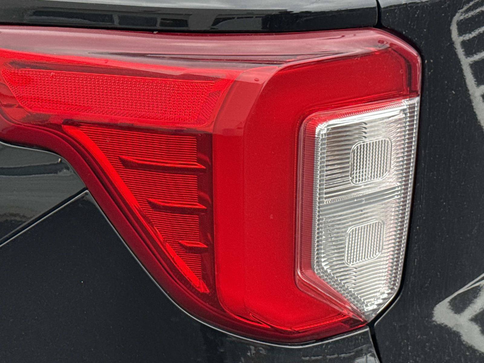 Used 2023 Ford Explorer Limited w/ Limited Technology Package AWD/4WD image 11