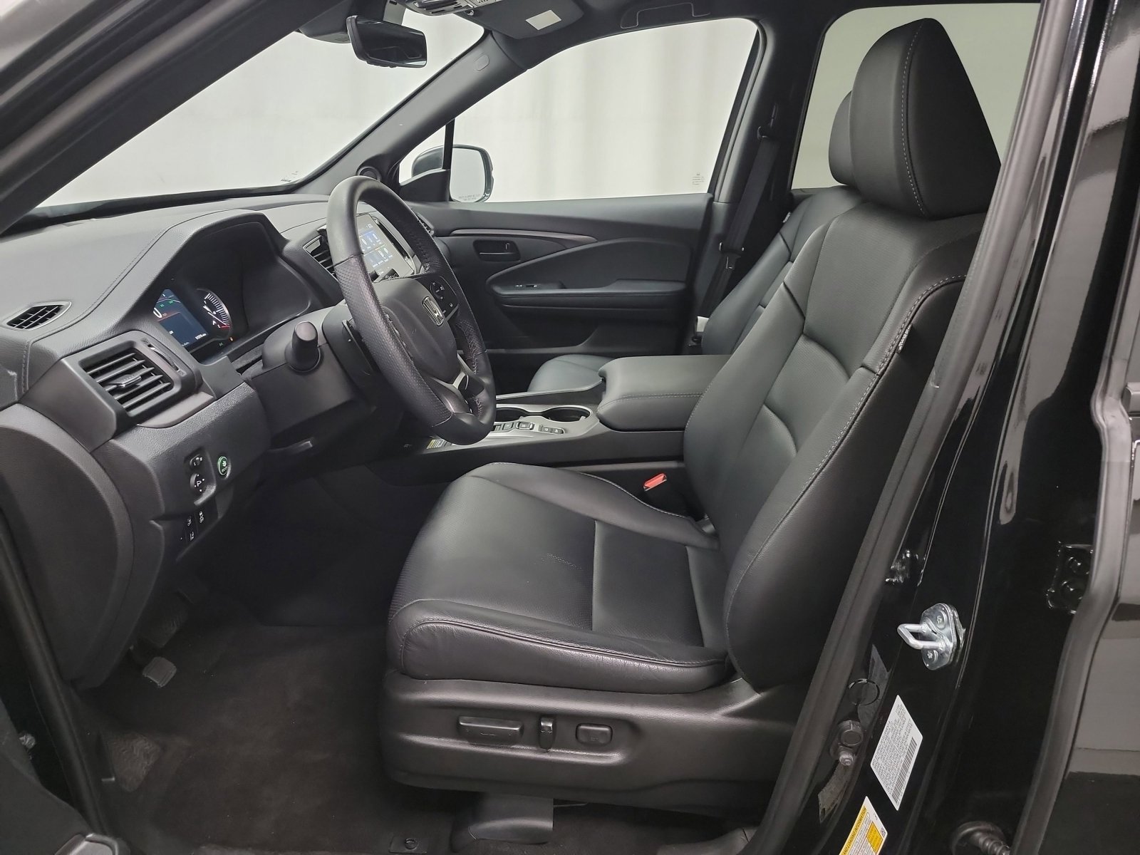 Certified 2025 Honda Passport EX-L image 12