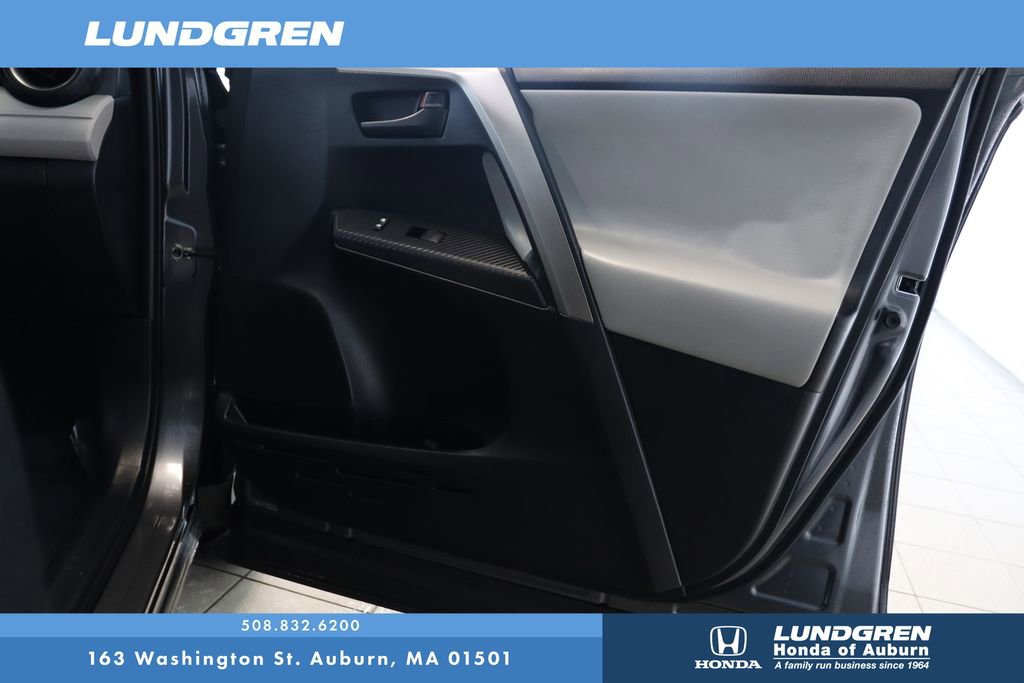 Used 2015 Toyota RAV4 LE image 10
