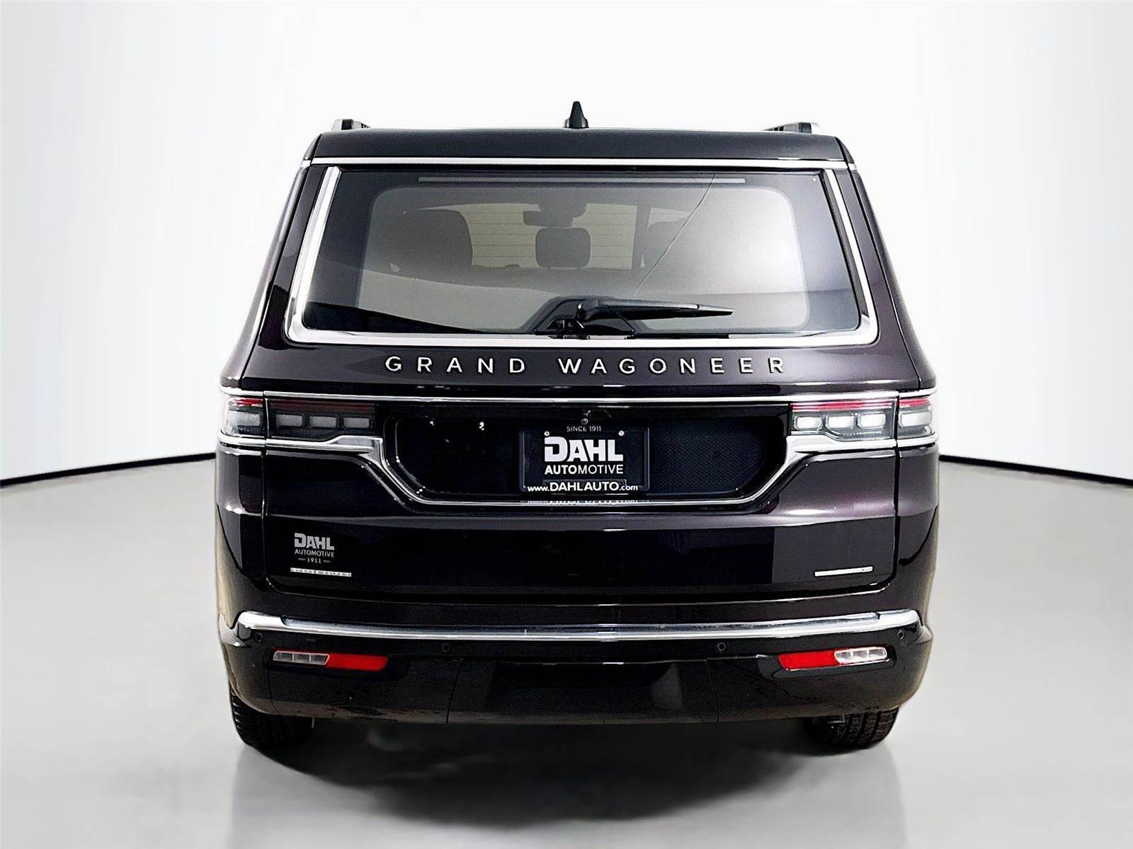 Used 2023 Jeep Grand Wagoneer Series III image 6
