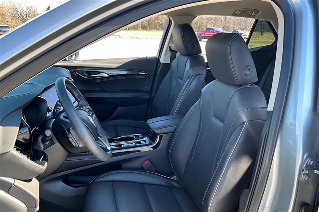 Used 2023 Buick Envision Essence image 21
