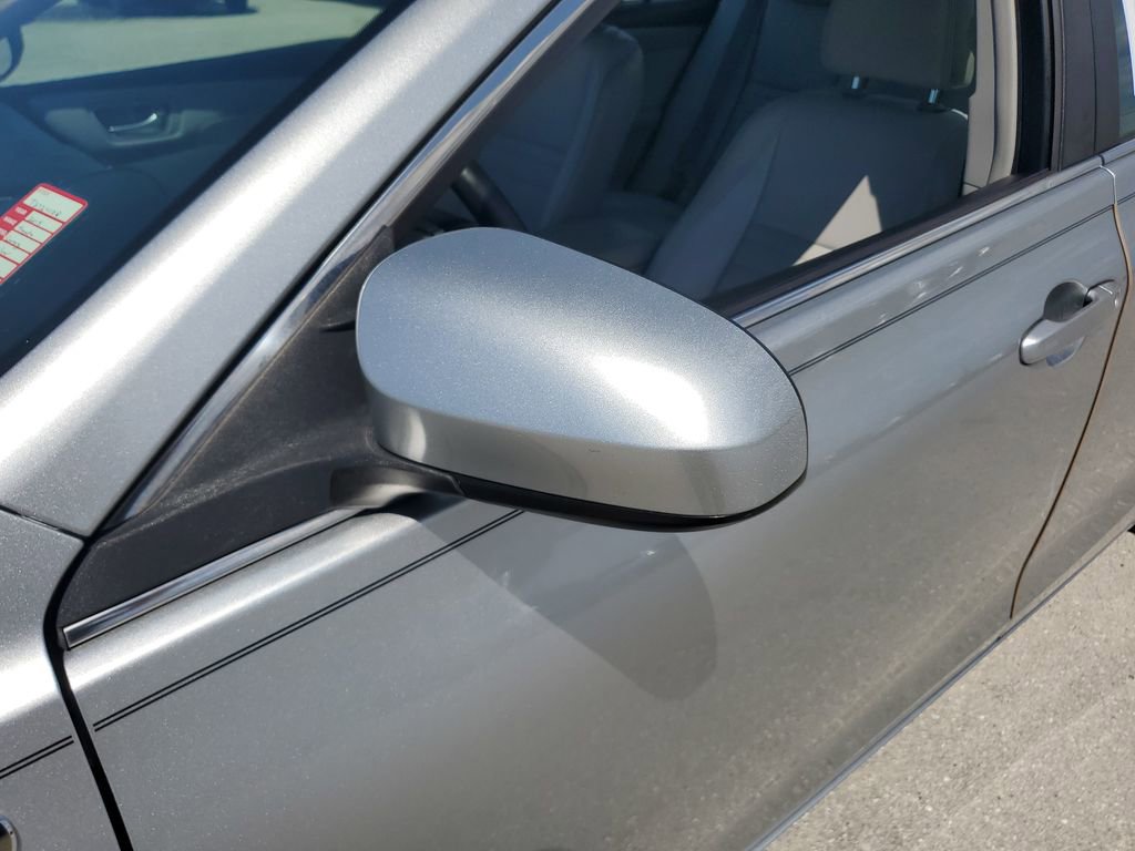 Used 2015 Toyota Camry XLE w/ Moonroof Package image 11