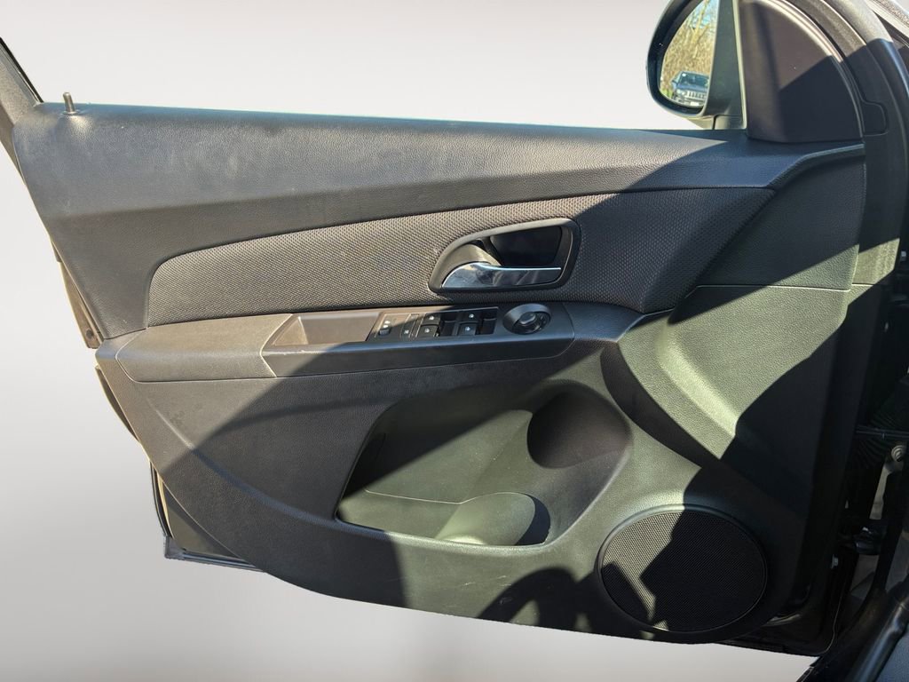 Used 2016 Chevrolet Cruze LT image 28