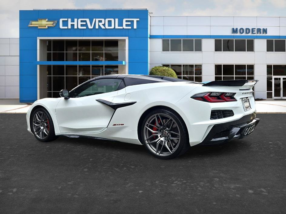 Used 2024 Chevrolet Corvette Z06 RWD image 3