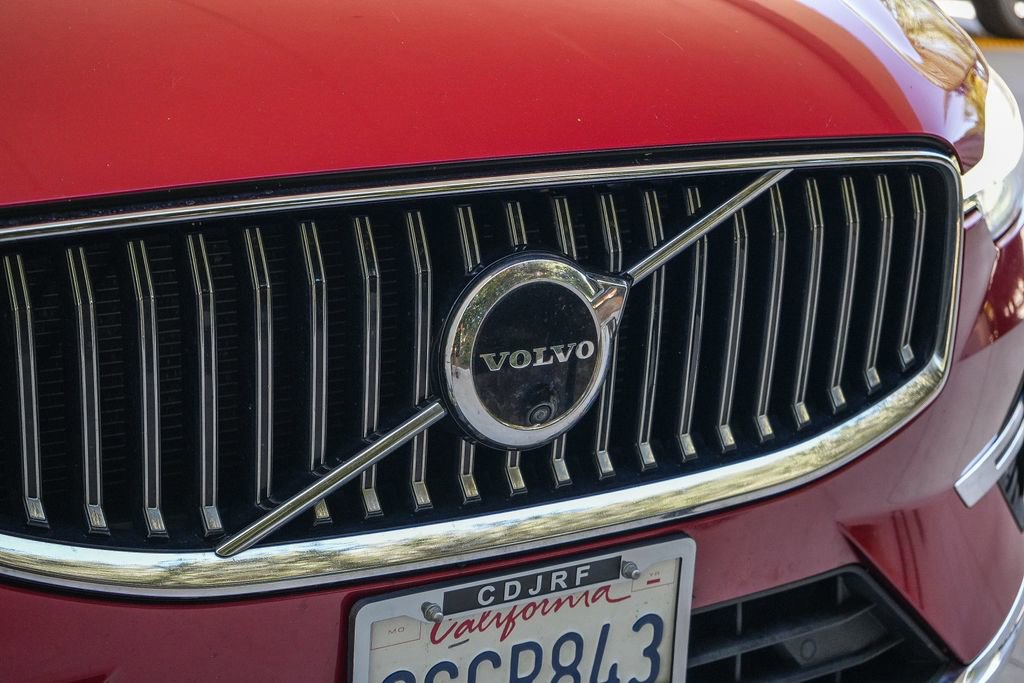 Used 2023 Volvo XC60 B5 Plus w/ Climate Package AWD/4WD image 9