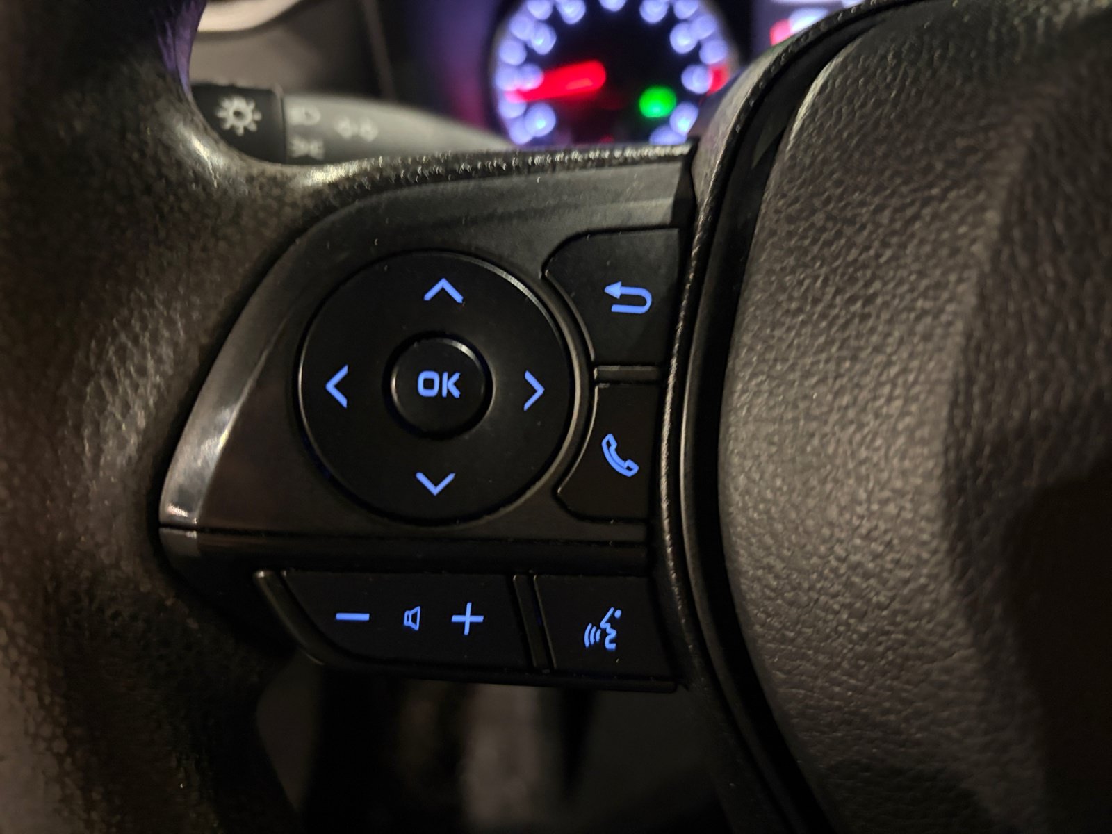 Used 2022 Toyota RAV4 XLE AWD/4WD image 14