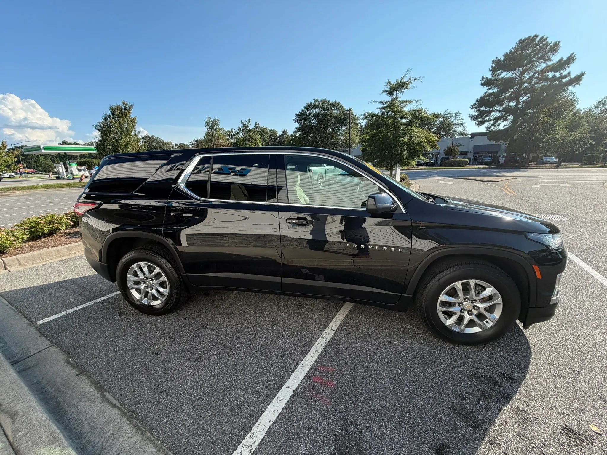 Used 2023 Chevrolet Traverse LS AWD/4WD image 5