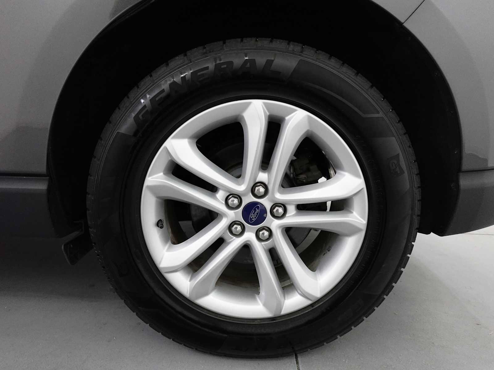 Used 2019 Ford Edge SEL w/ Equipment Group 201A AWD/4WD image 9