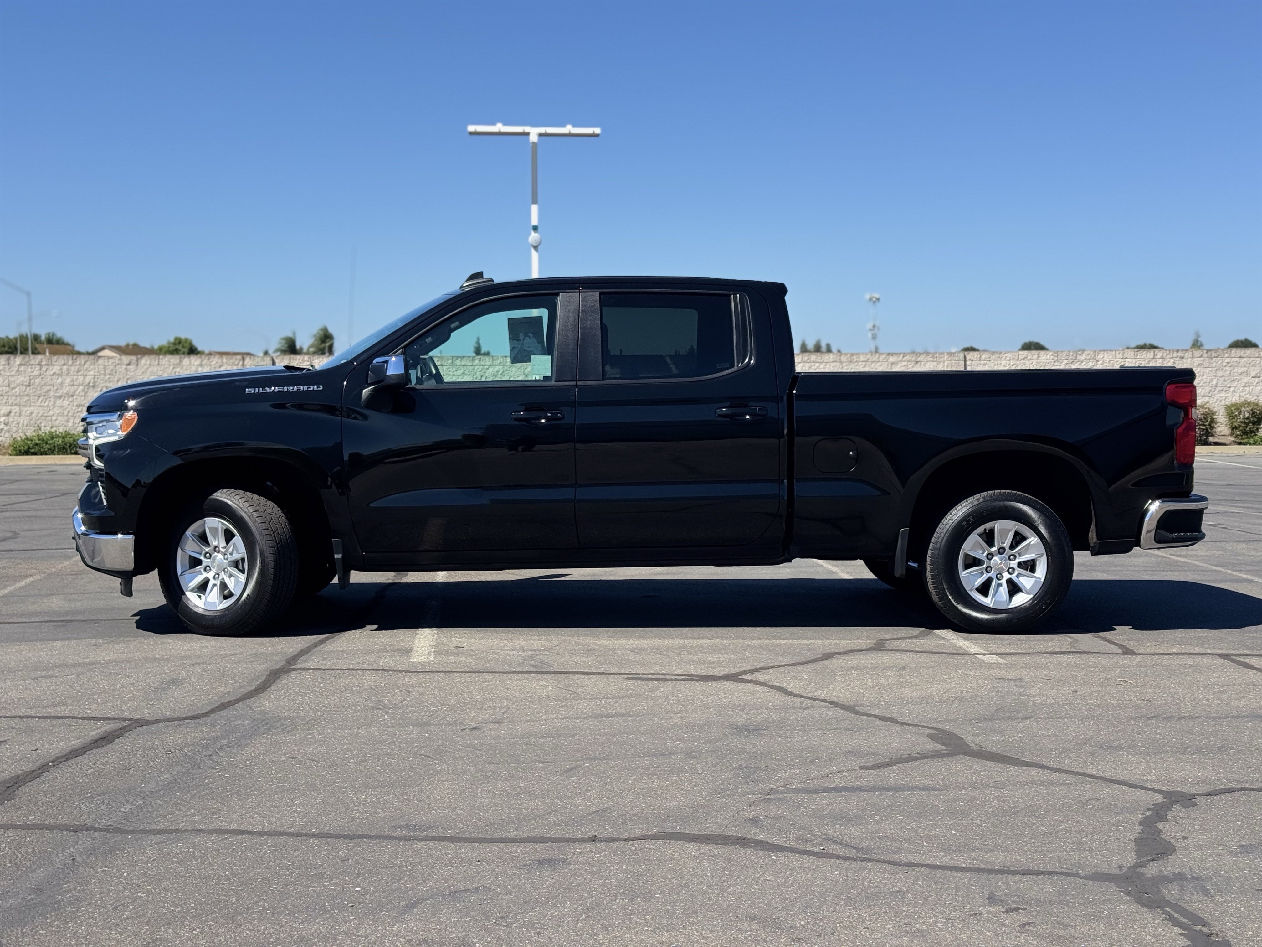 Used 2023 Chevrolet Silverado 1500 LT w/ Protection Package AWD/4WD image 4