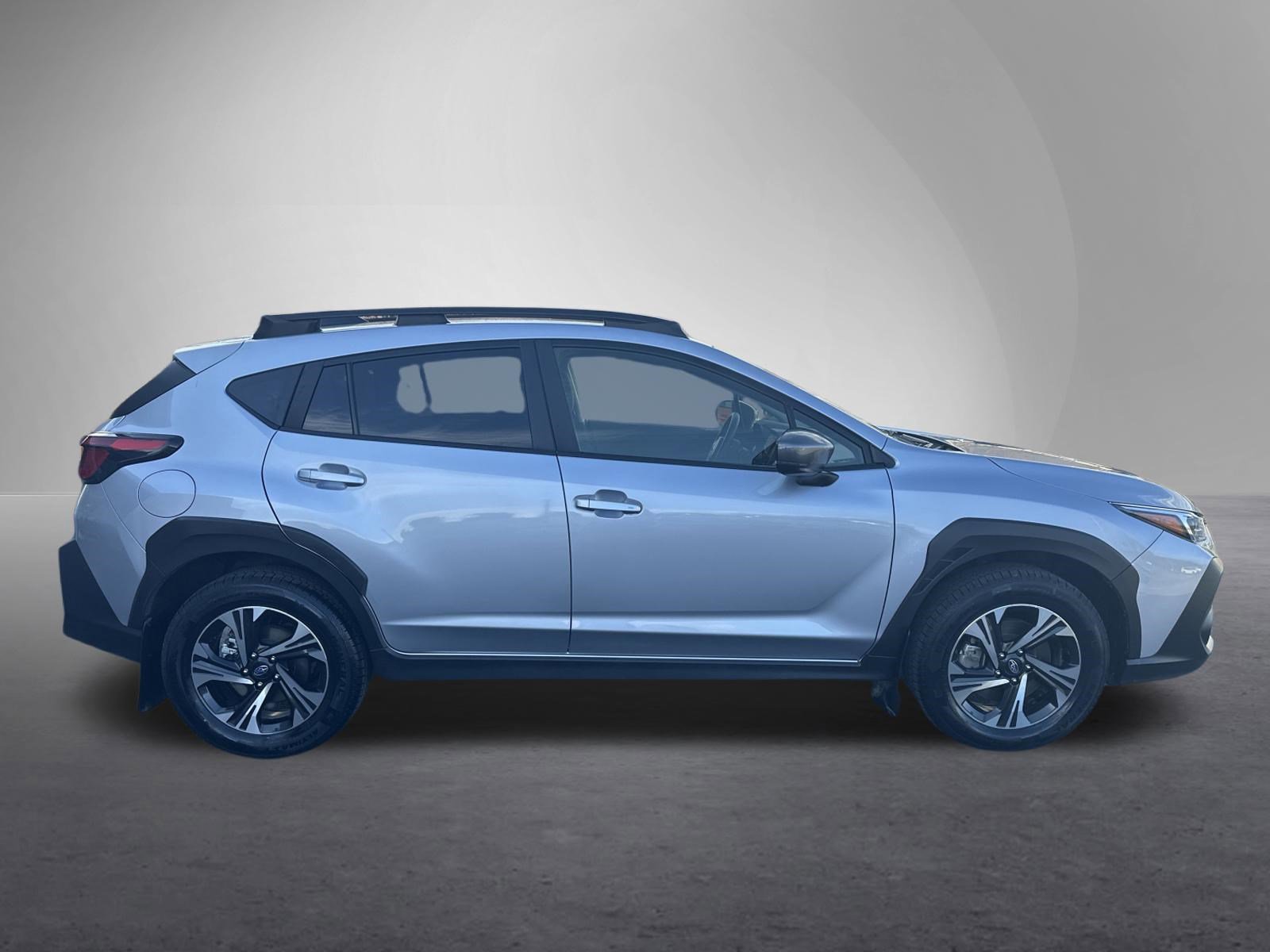 Used 2024 Subaru Crosstrek 2.0i Premium image 2