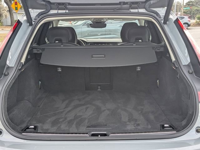 Used 2024 Volvo V90 B6 Cross Country Plus image 17