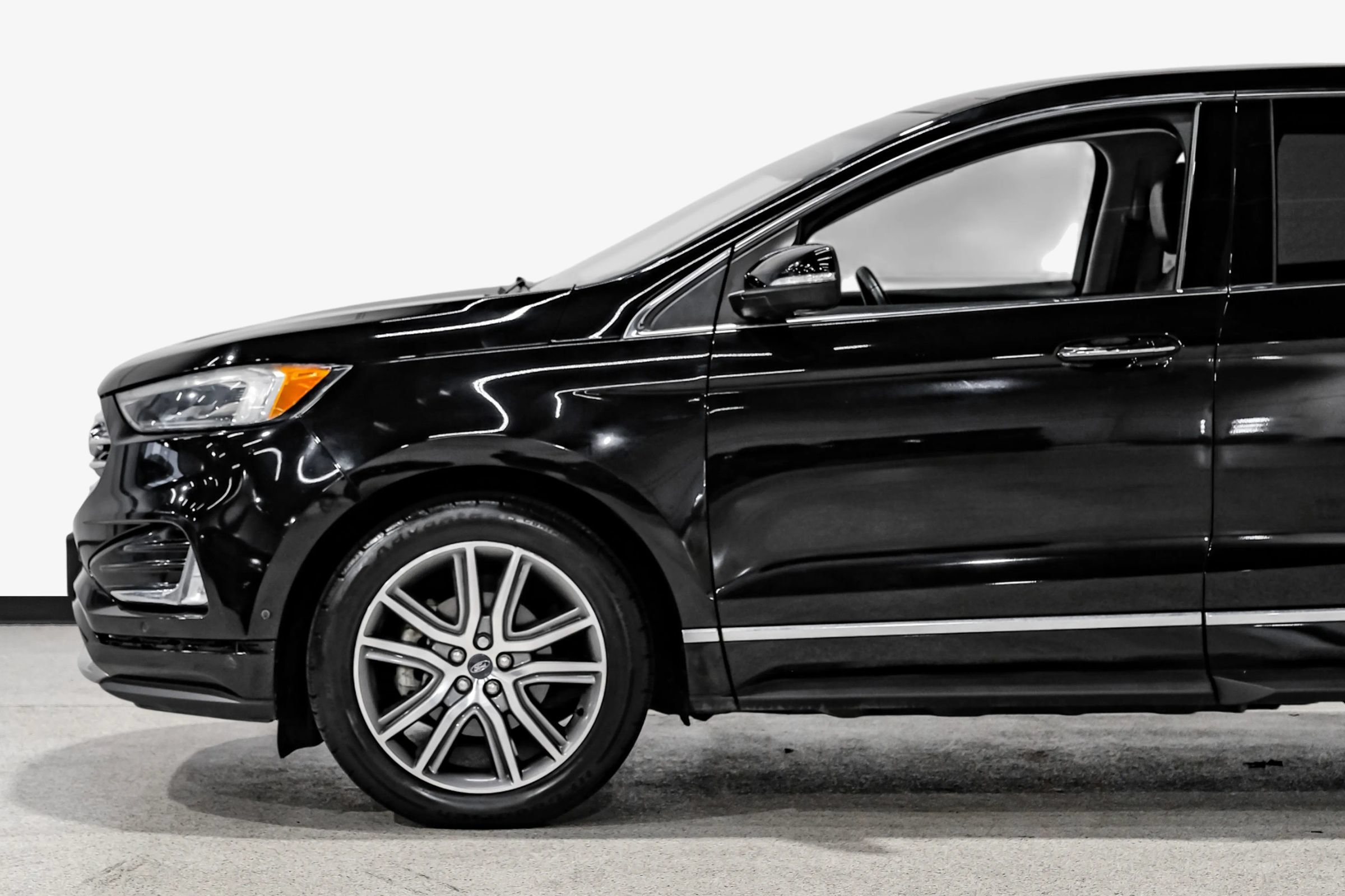 Used 2019 Ford Edge Titanium w/ Equipment Group 301A FWD image 10