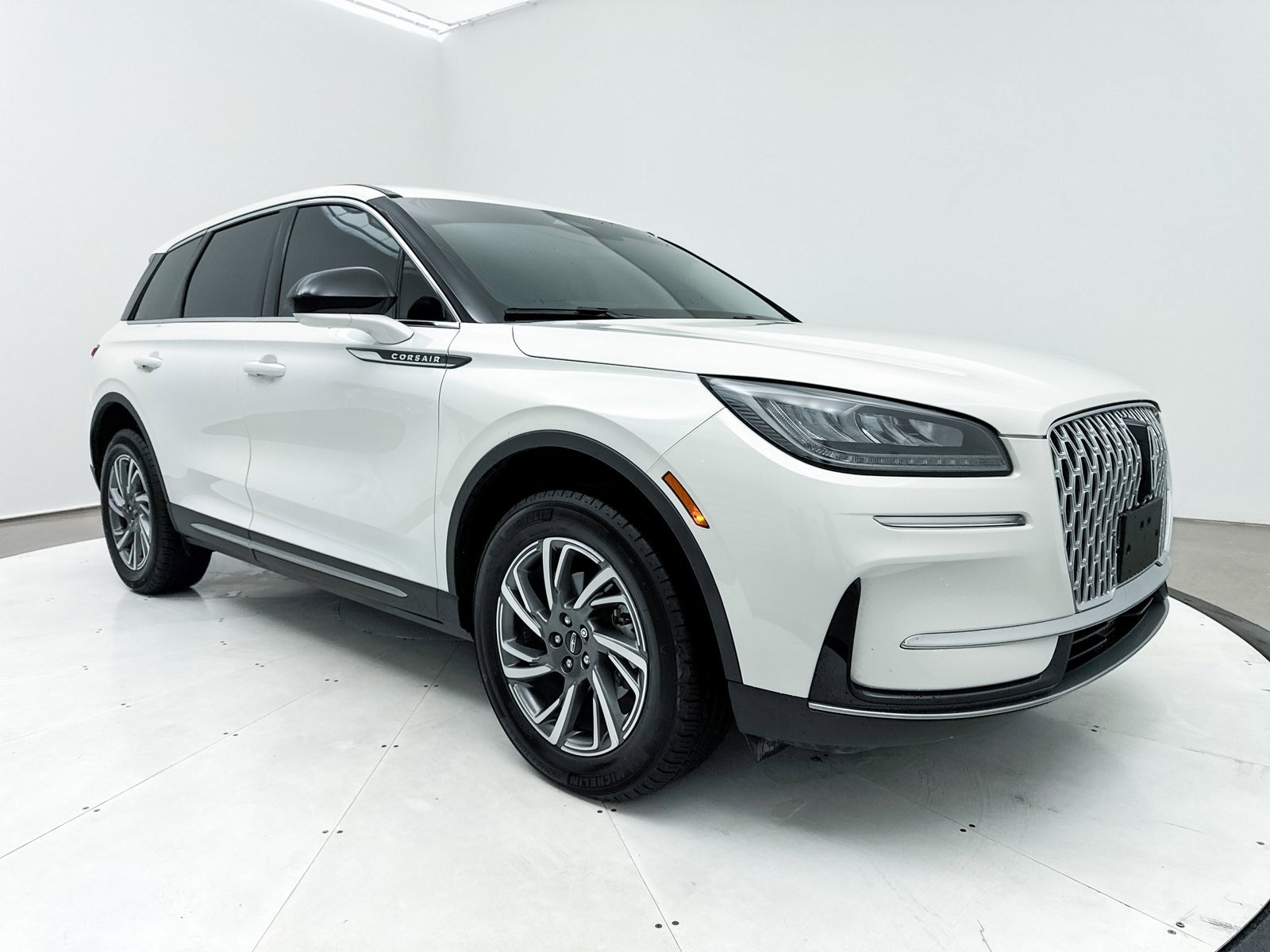 Used 2024 Lincoln Corsair FWD image 13