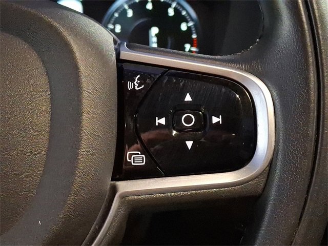 Used 2020 Volvo XC90 T6 Momentum w/ Protection Package Premier image 28