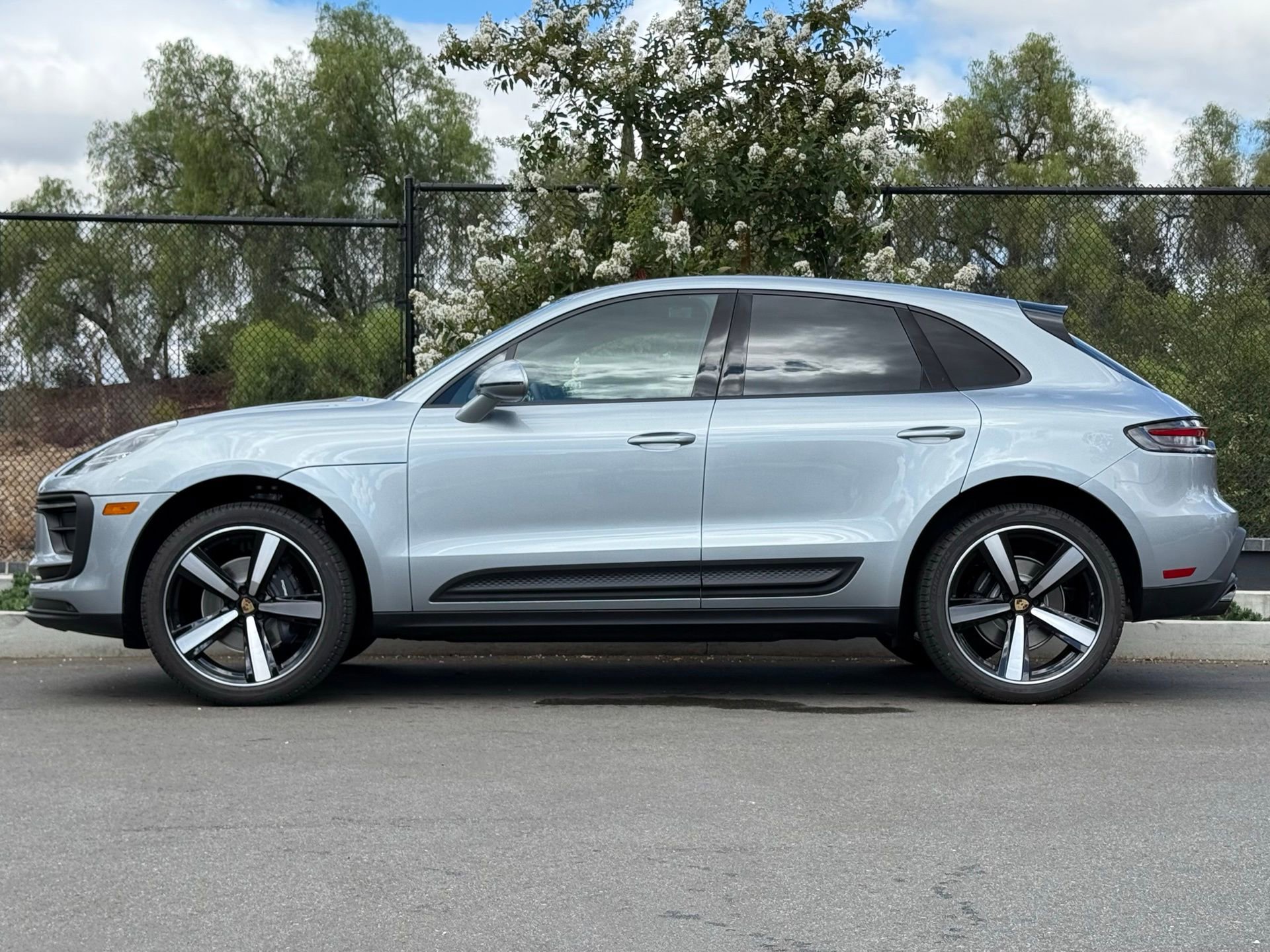 Used 2026 Porsche Macan image 2