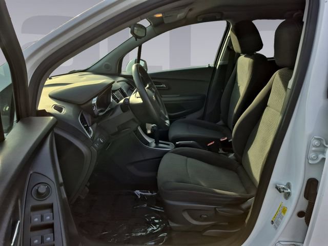 Certified 2021 Chevrolet Trax LS w/ Tint and Cruise Package image 10