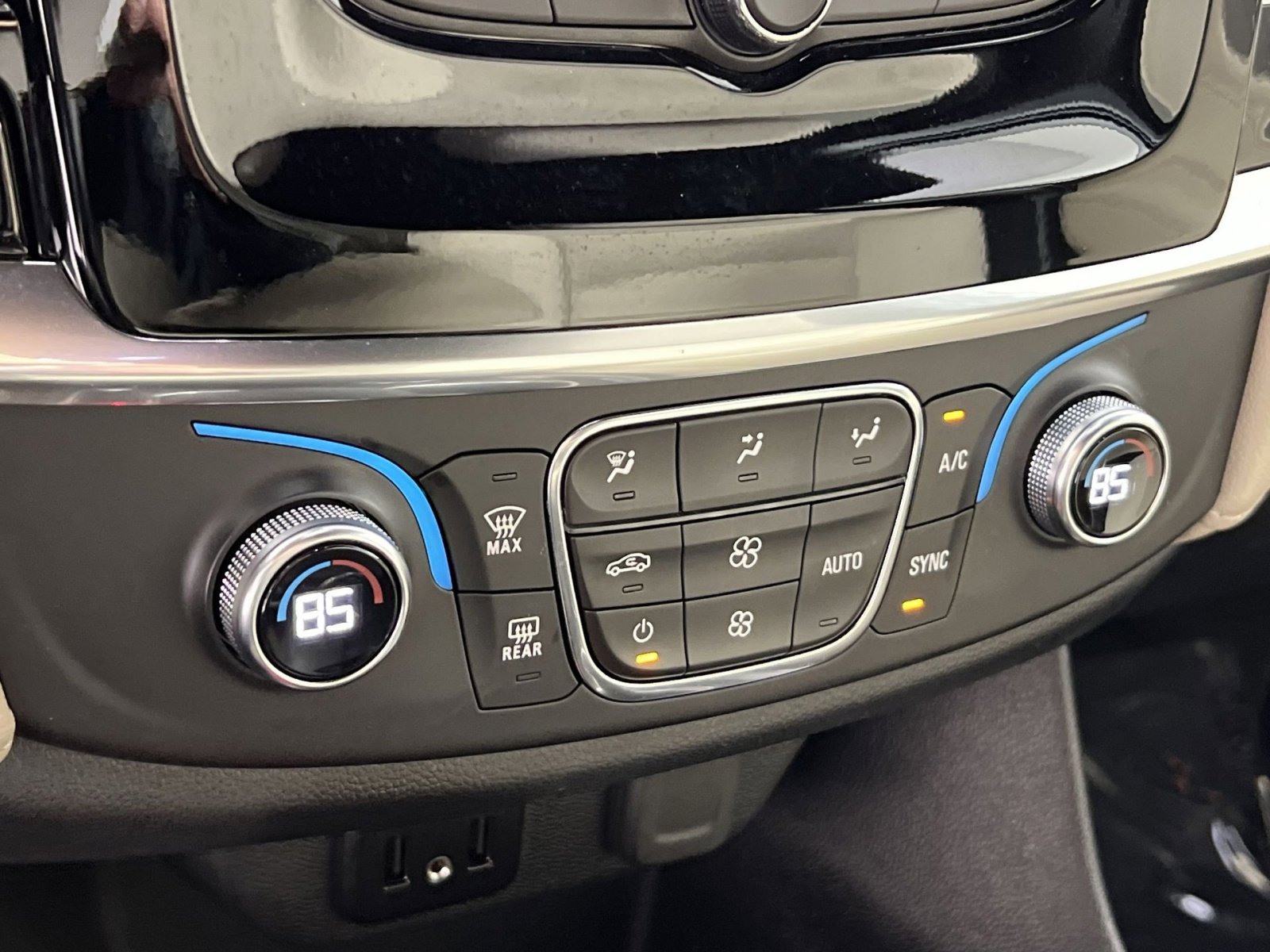 Used 2023 Chevrolet Traverse LS w/ Safety Package image 21