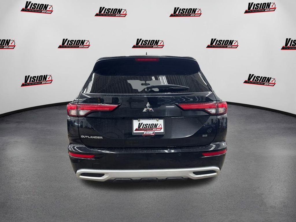 Used 2024 Mitsubishi Outlander SE image 6