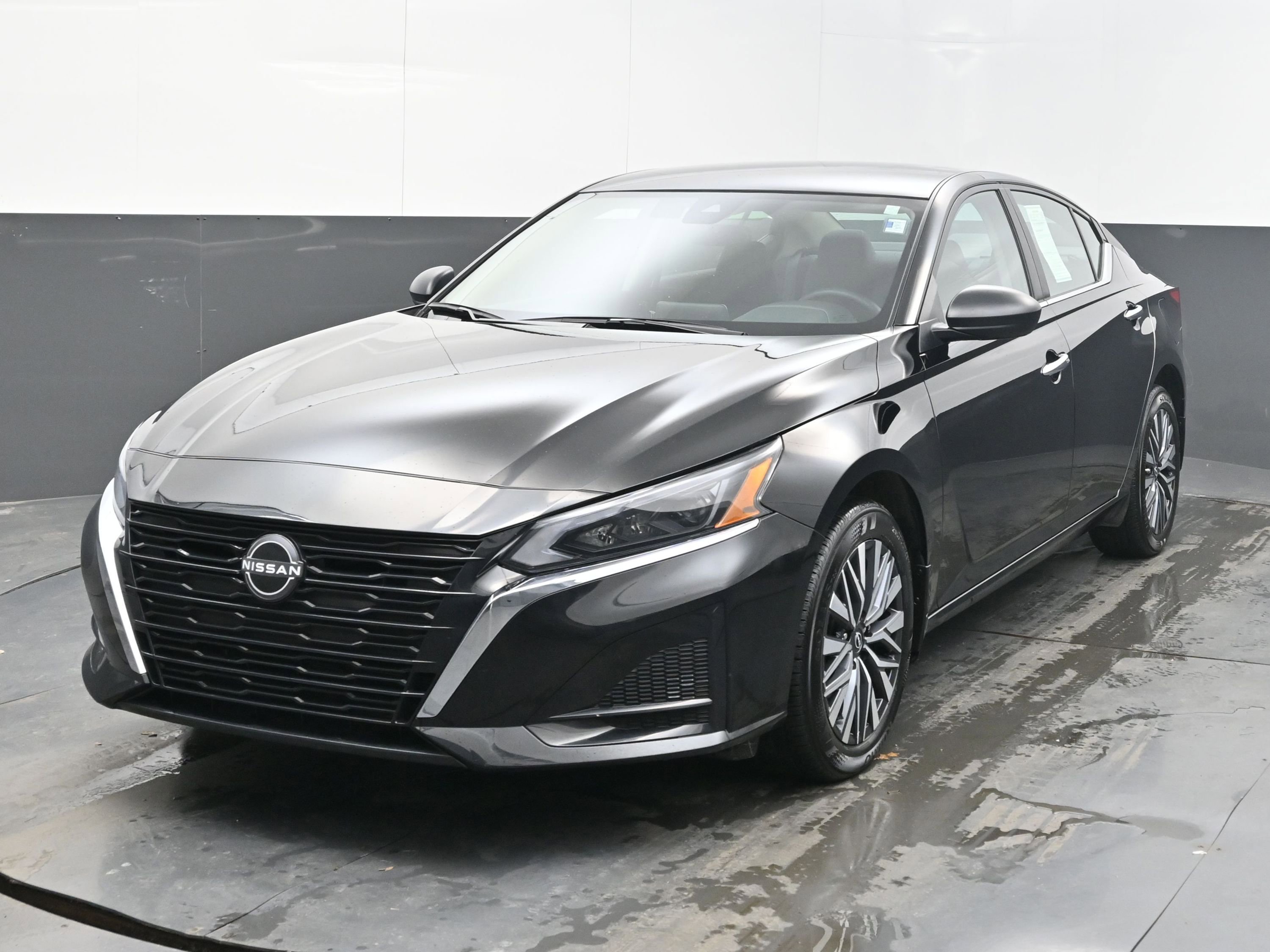 Certified 2025 Nissan Altima 2.5 SV image 3