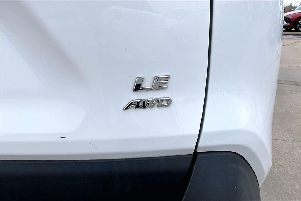 Used 2022 Toyota RAV4 LE image 38