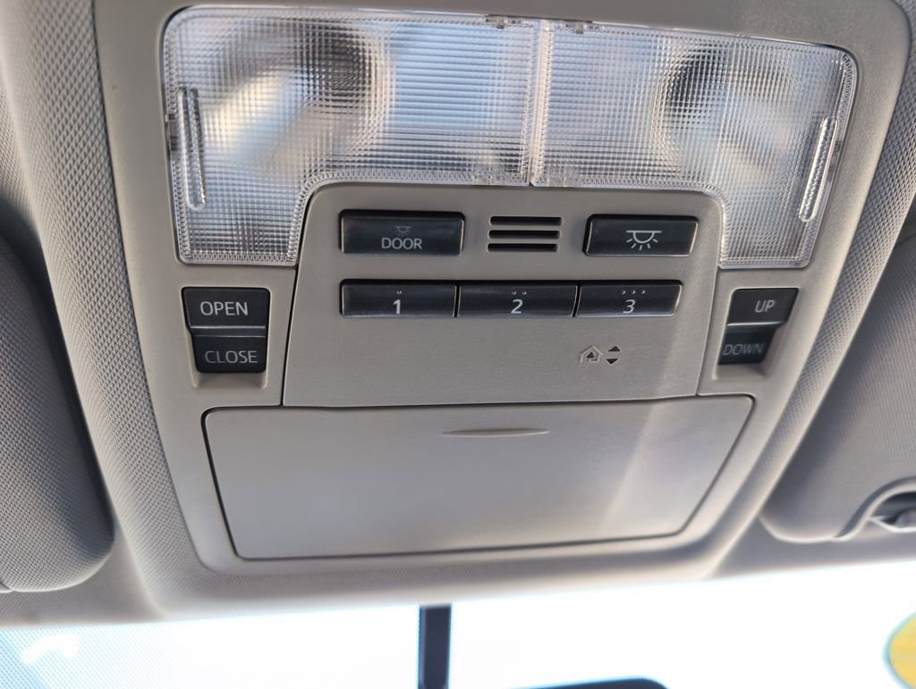 Used 2016 Toyota Highlander Limited image 29