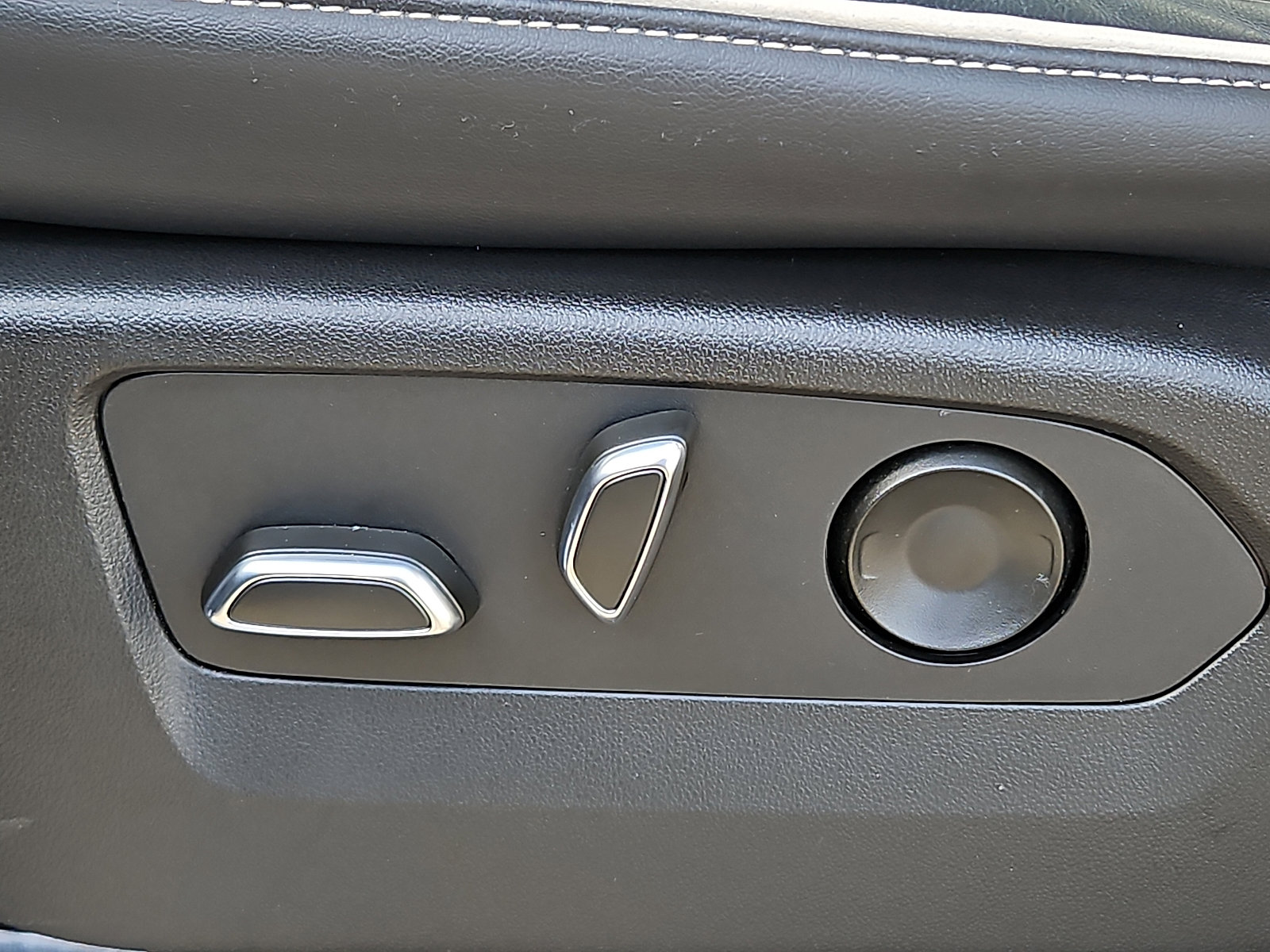 Used 2022 Cadillac Escalade Premium Luxury w/ LPO, Floor Liner Package image 26