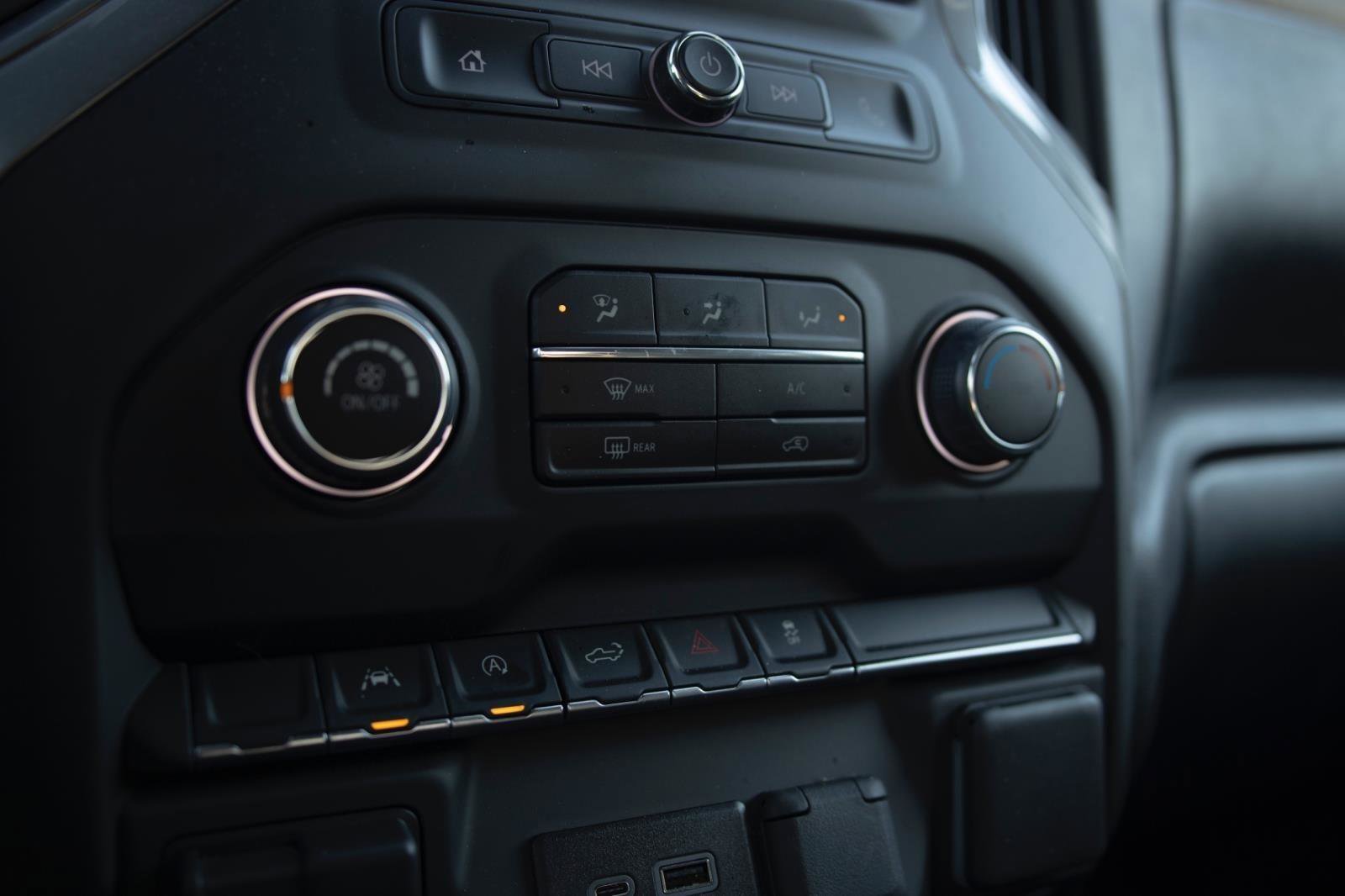 Used 2025 Chevrolet Silverado 1500 Custom image 8