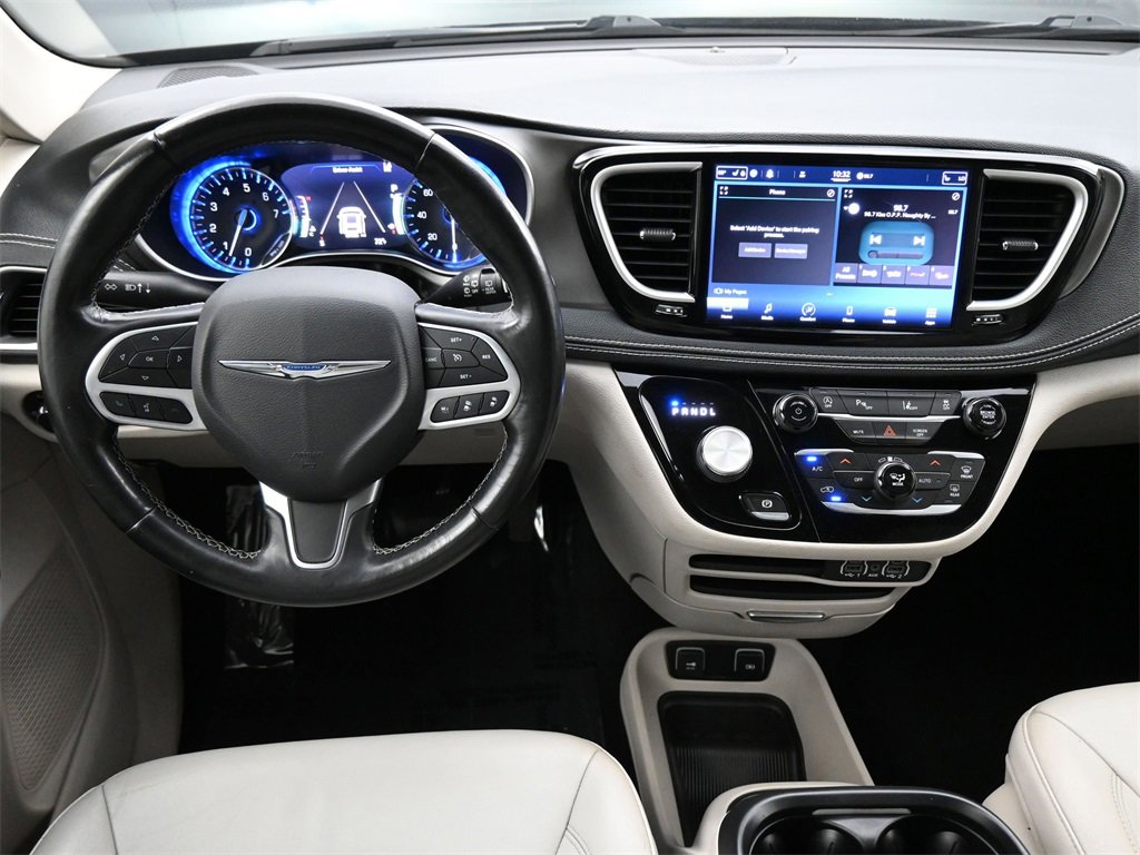 Used 2021 Chrysler Pacifica Touring-L image 6