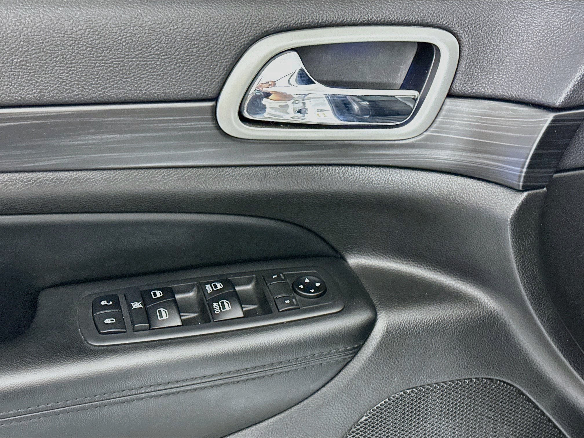 Used 2019 Jeep Grand Cherokee Altitude RWD image 15