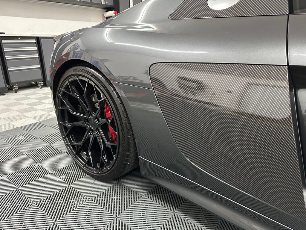 Used 2018 Audi R8 V10 w/ Premium Package image 8