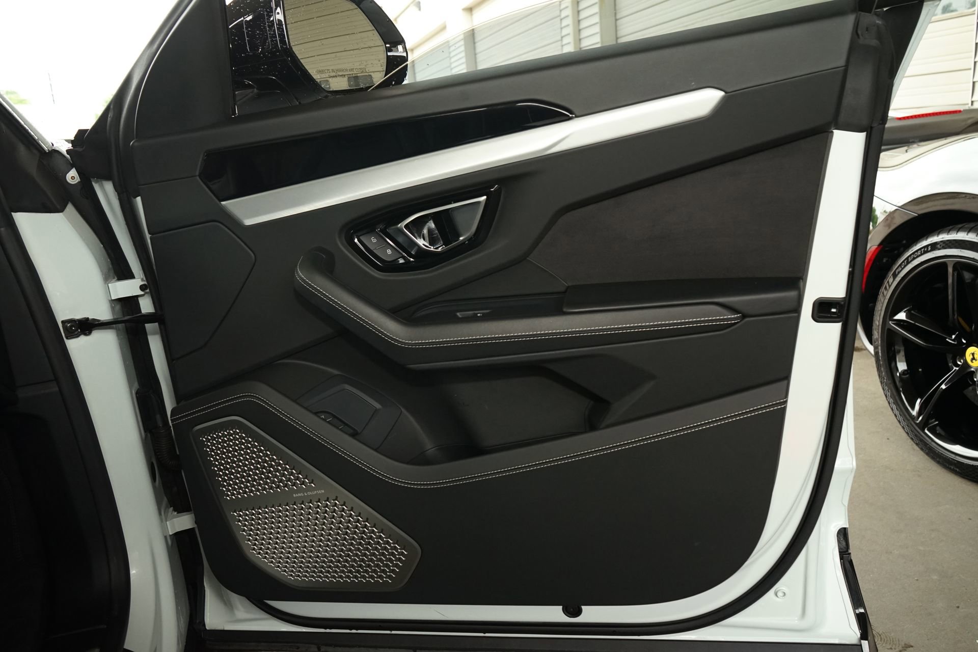 Used 2020 Lamborghini Urus image 29