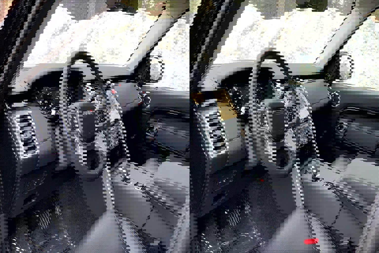 Used 2024 Land Rover Discovery S image 16