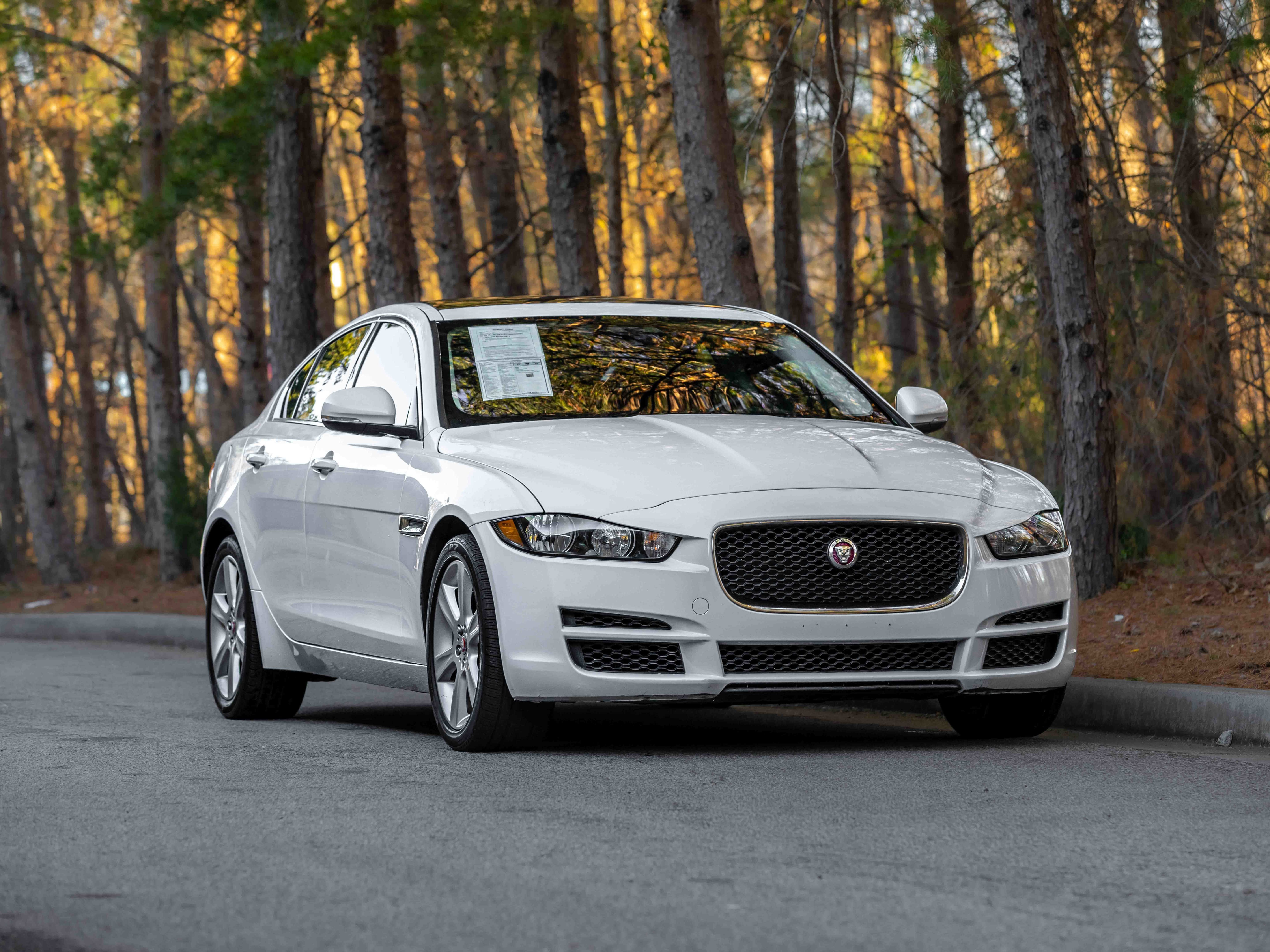 Used 2019 Jaguar XE Premium image 45