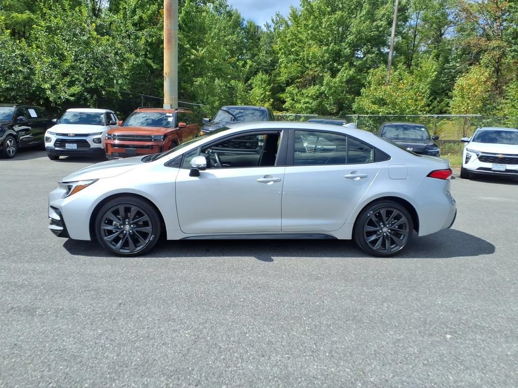 Used 2024 Toyota Corolla SE FWD image 6
