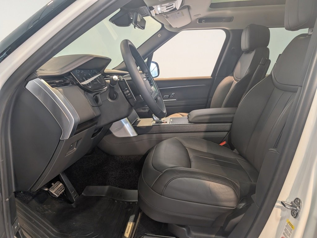 Used 2025 Land Rover Range Rover Long Wheelbase SE image 14