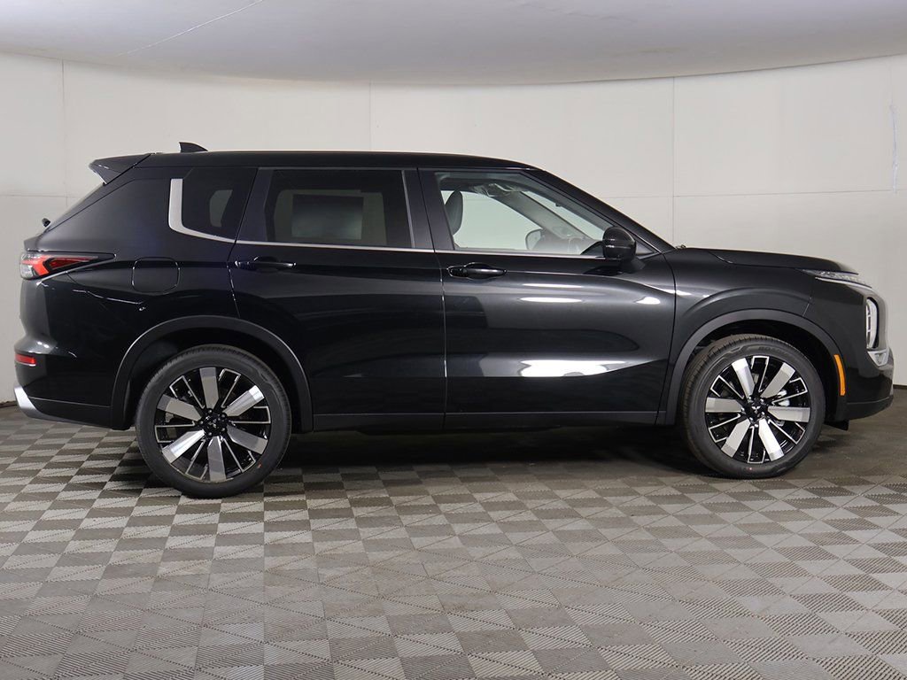 New 2026 Mitsubishi Outlander SE image 18