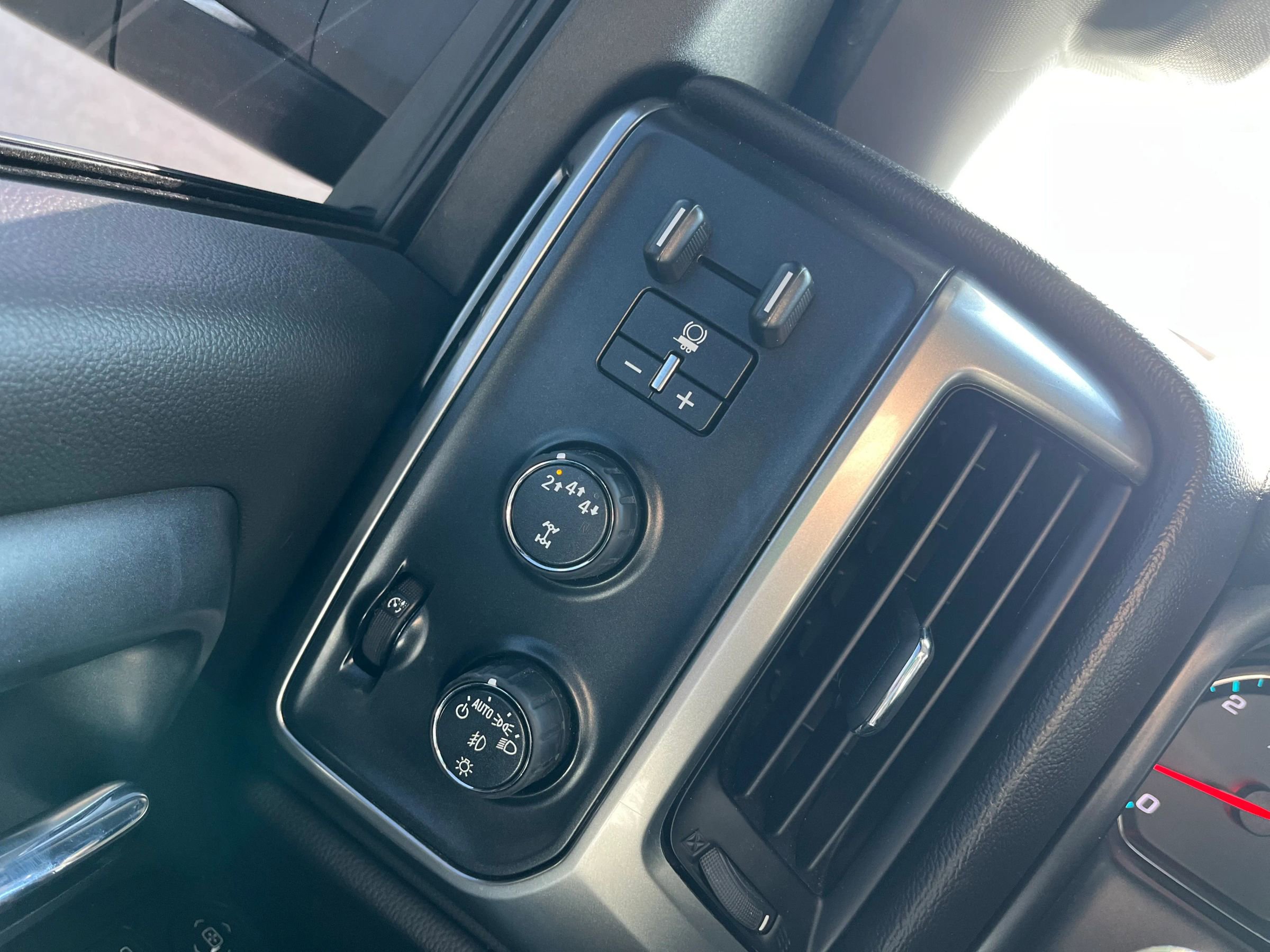 Used 2019 Chevrolet Silverado 2500 LT w/ LT Convenience Package image 21