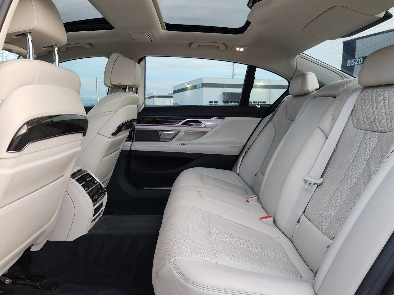 Used 2016 BMW 750i xDrive image 10